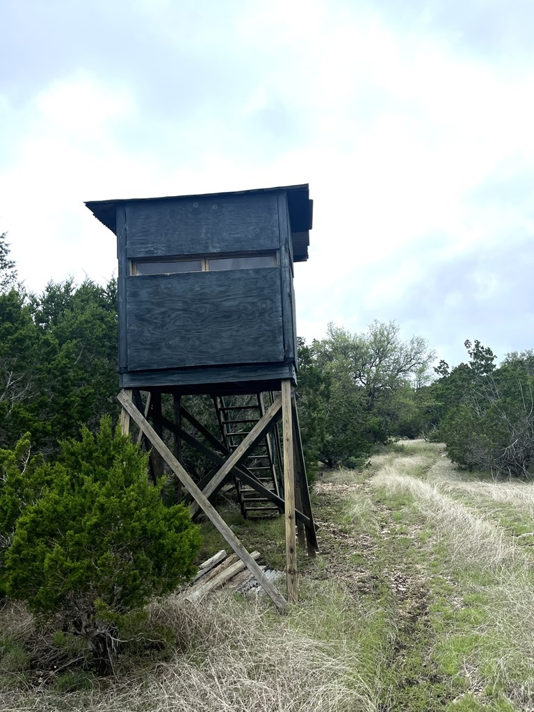 main property photo 25