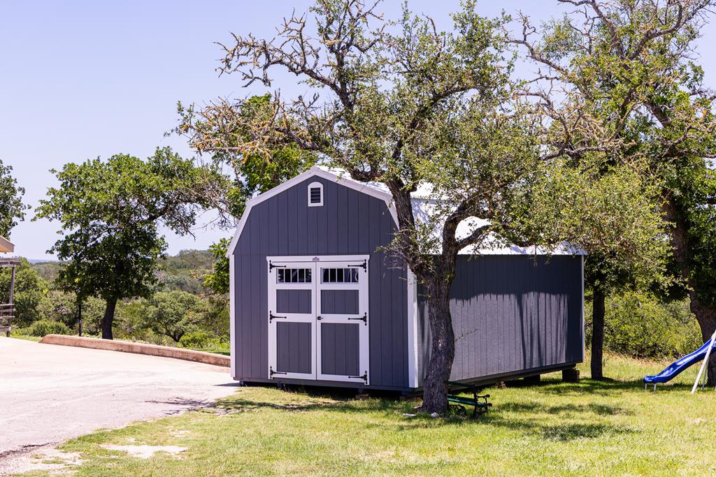 main property photo 11