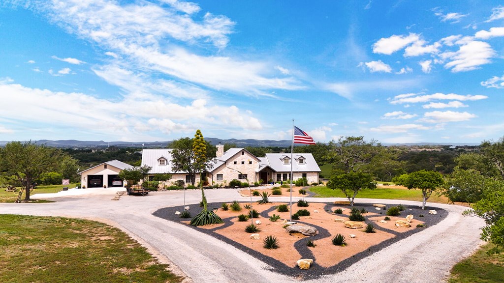 main property photo 10
