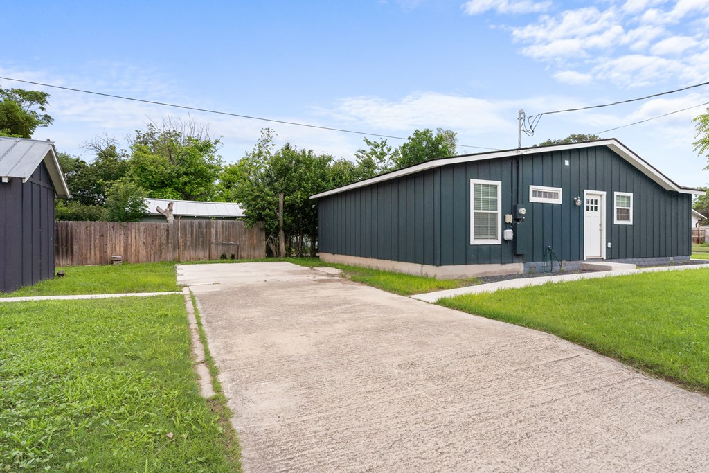 main property photo 18