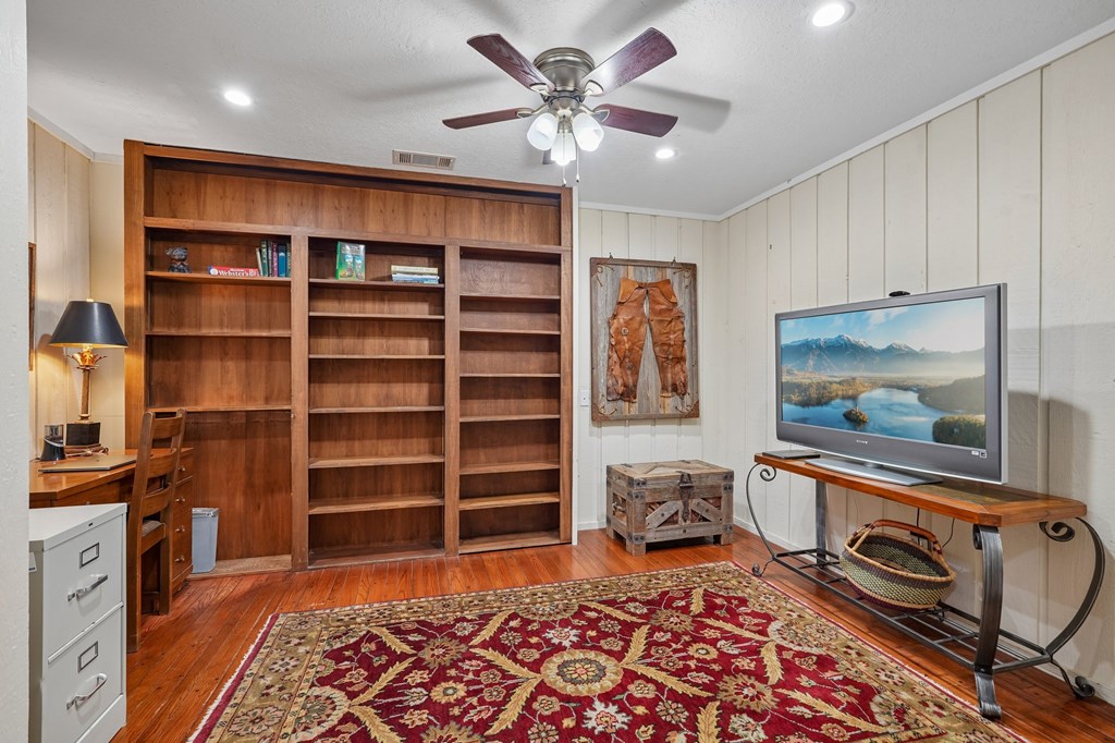 main property photo 32