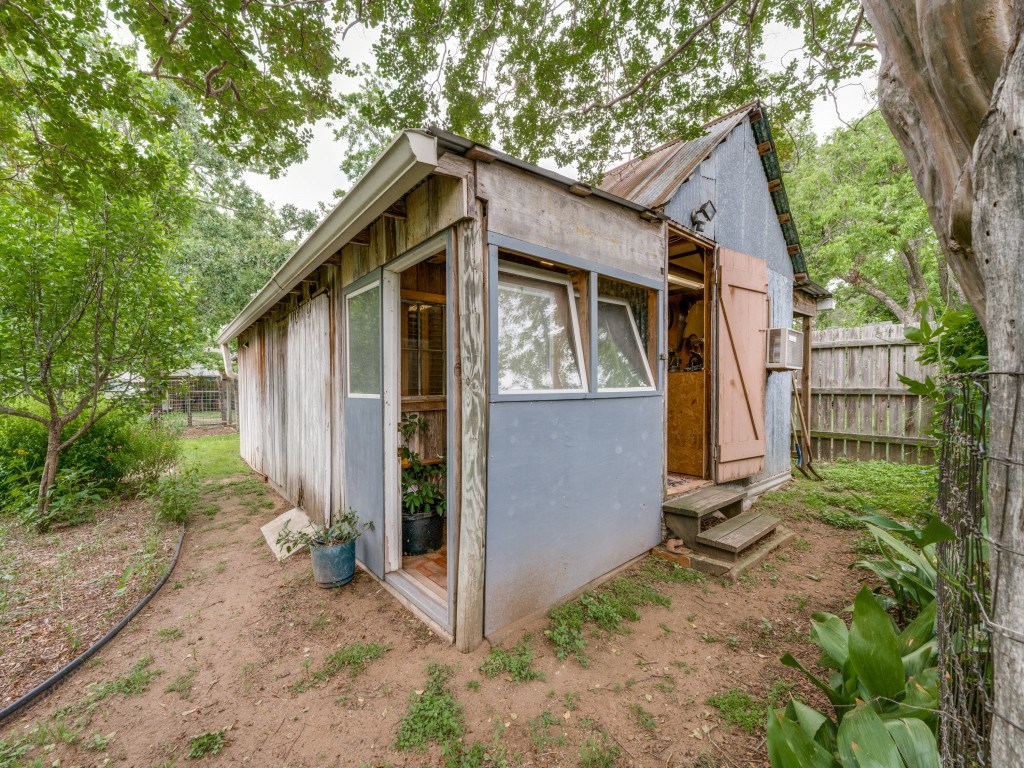 main property photo 31