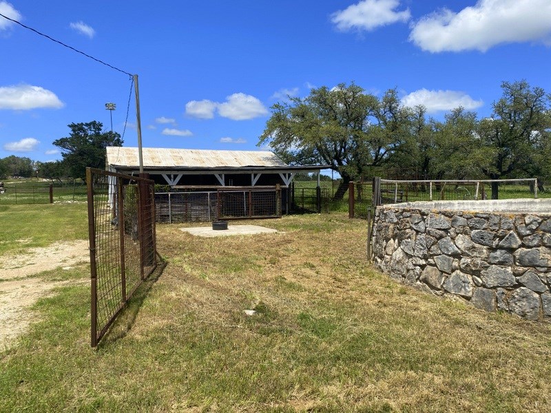 main property photo 10