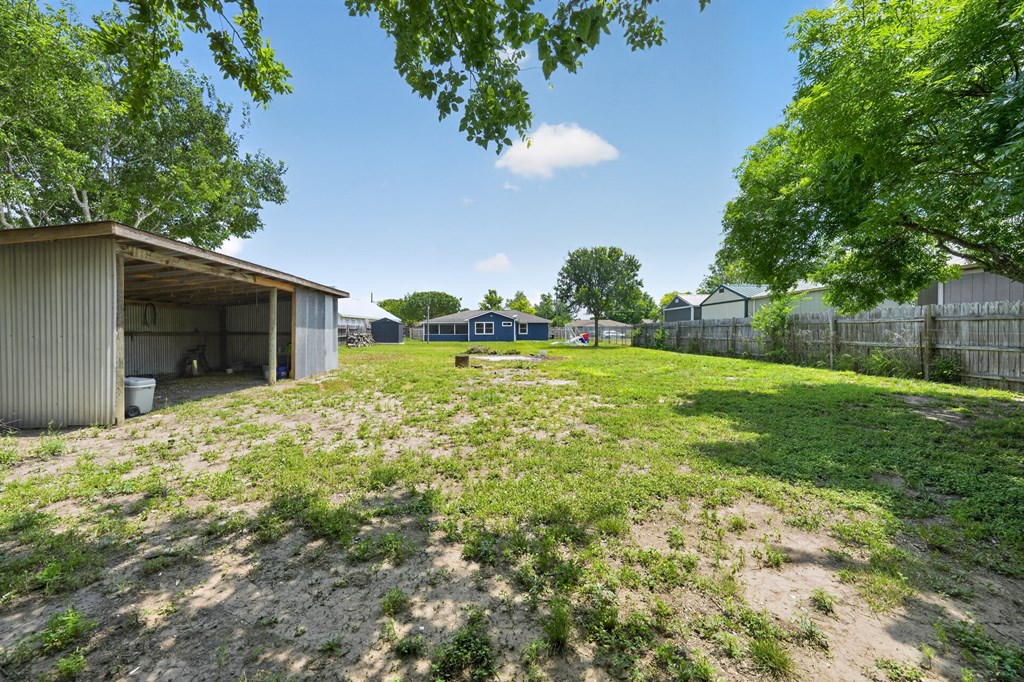 main property photo 28