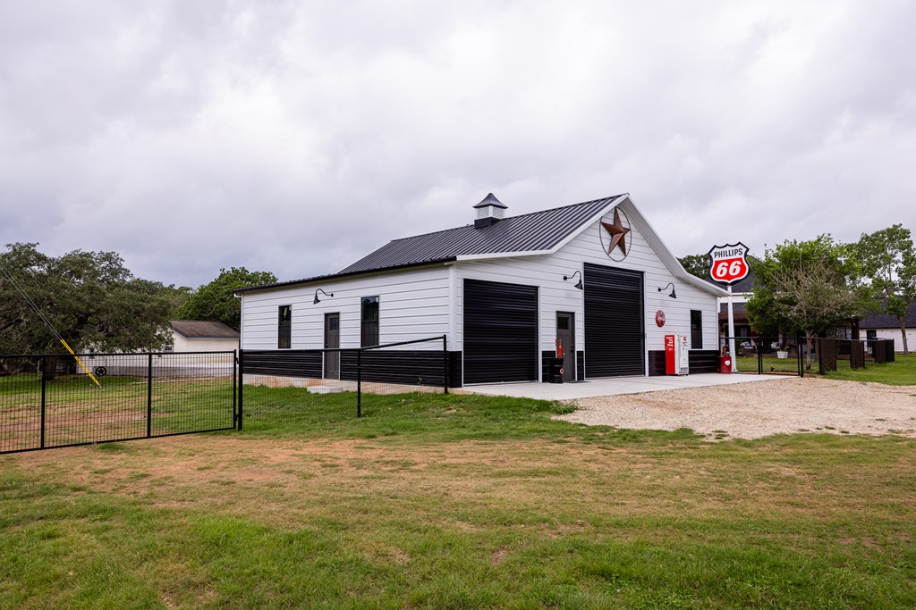main property photo 41