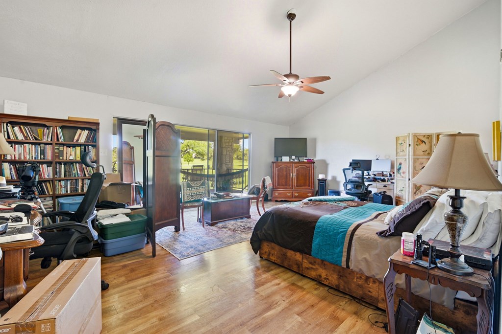 main property photo 14