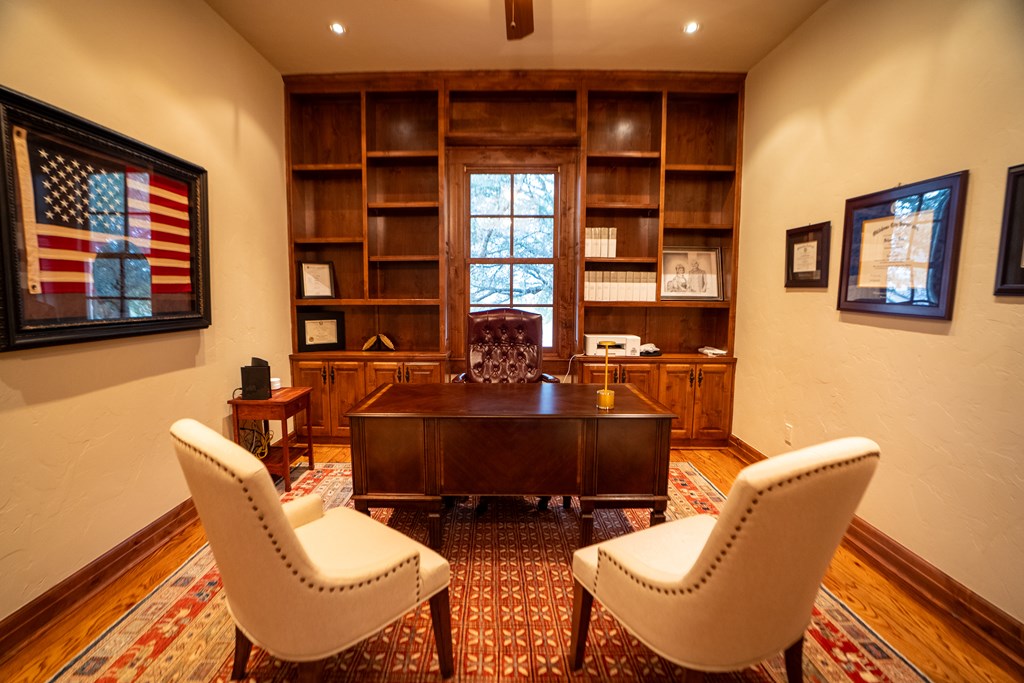 main property photo 30