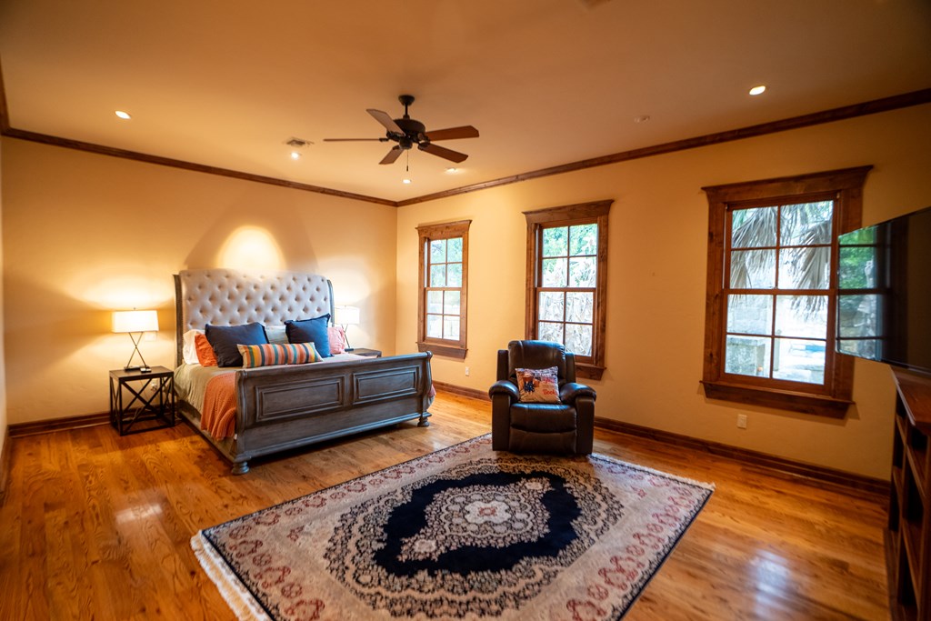 main property photo 32