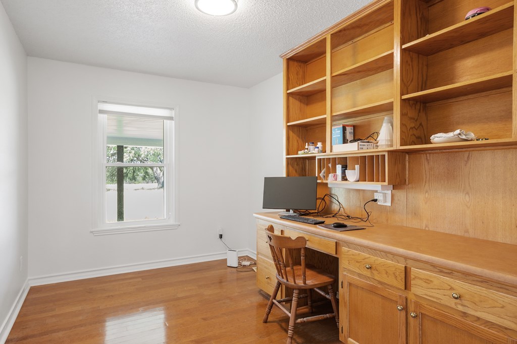 main property photo 17