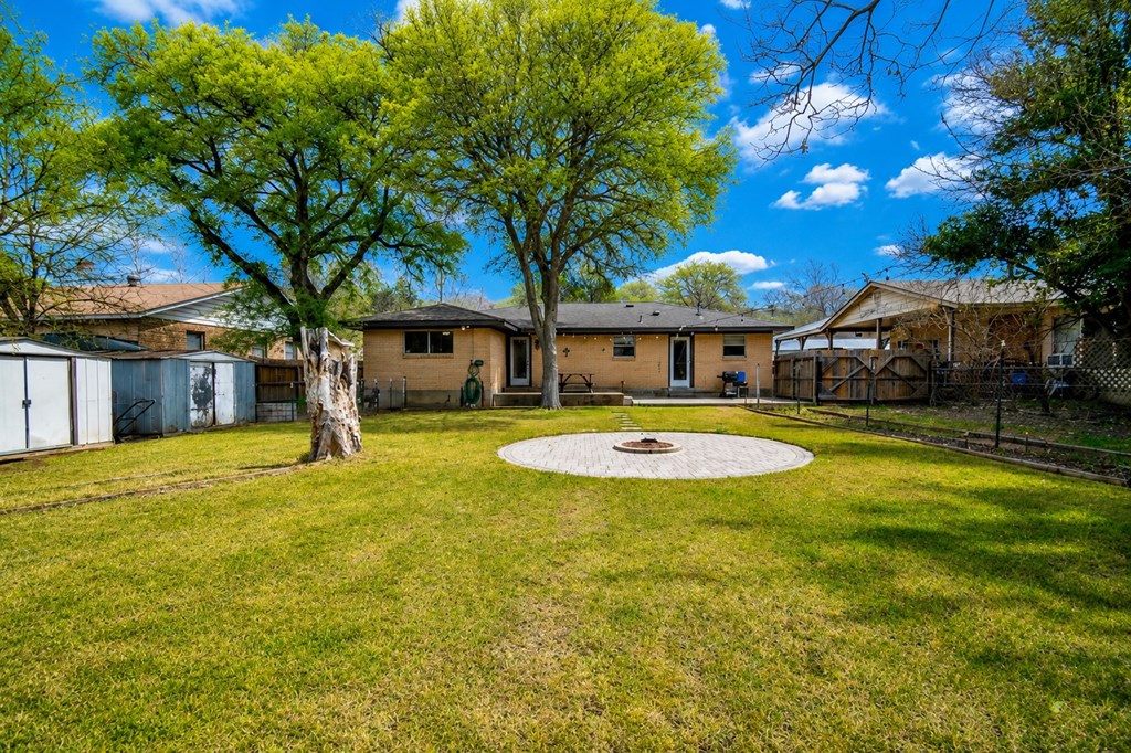 main property photo 10