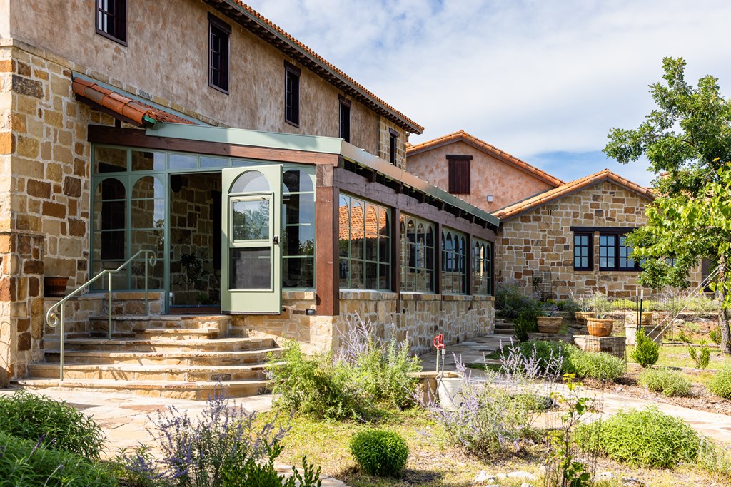 main property photo 79