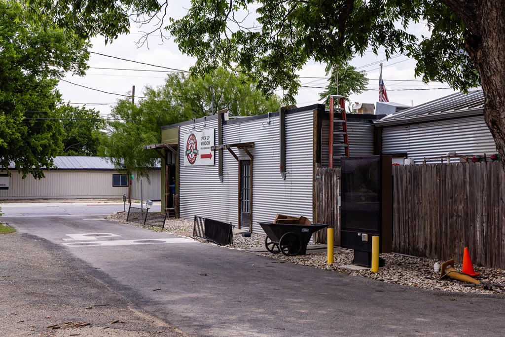 main property photo 30