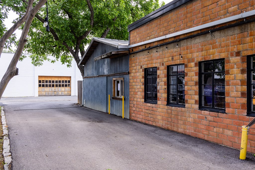 main property photo 31