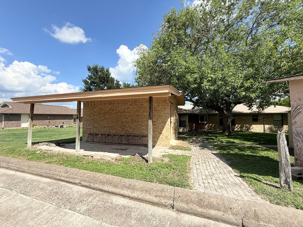 main property photo 30