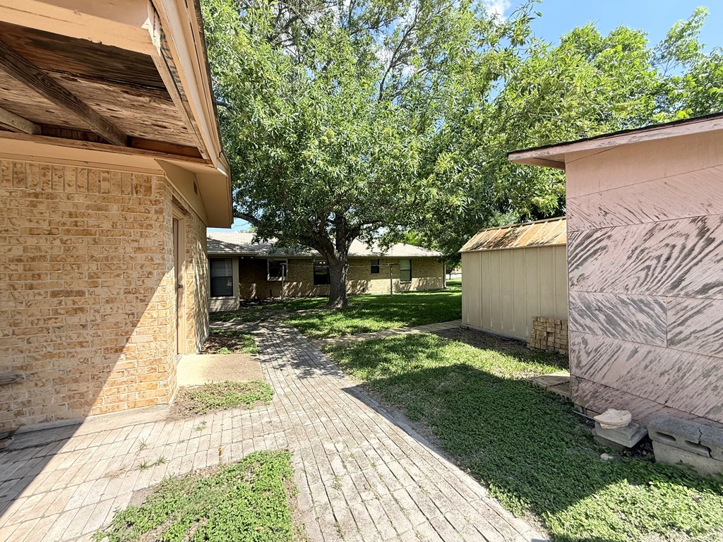 main property photo 31