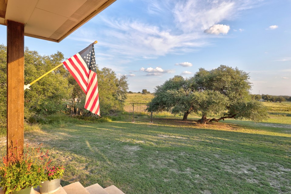 main property photo 5