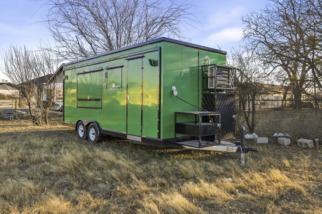 main property photo 28
