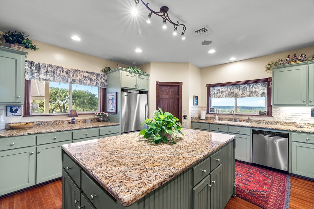 main property photo 10