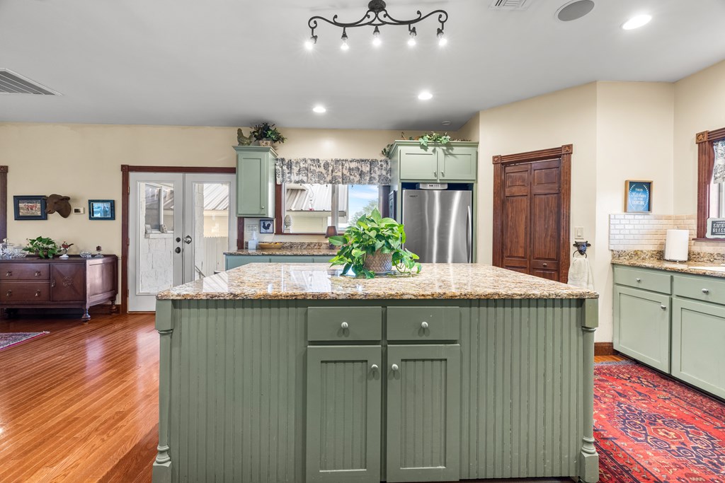 main property photo 9