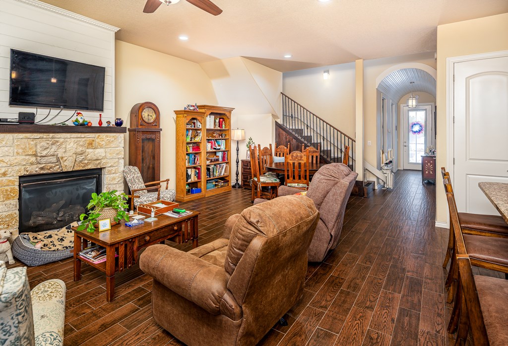 main property photo 9