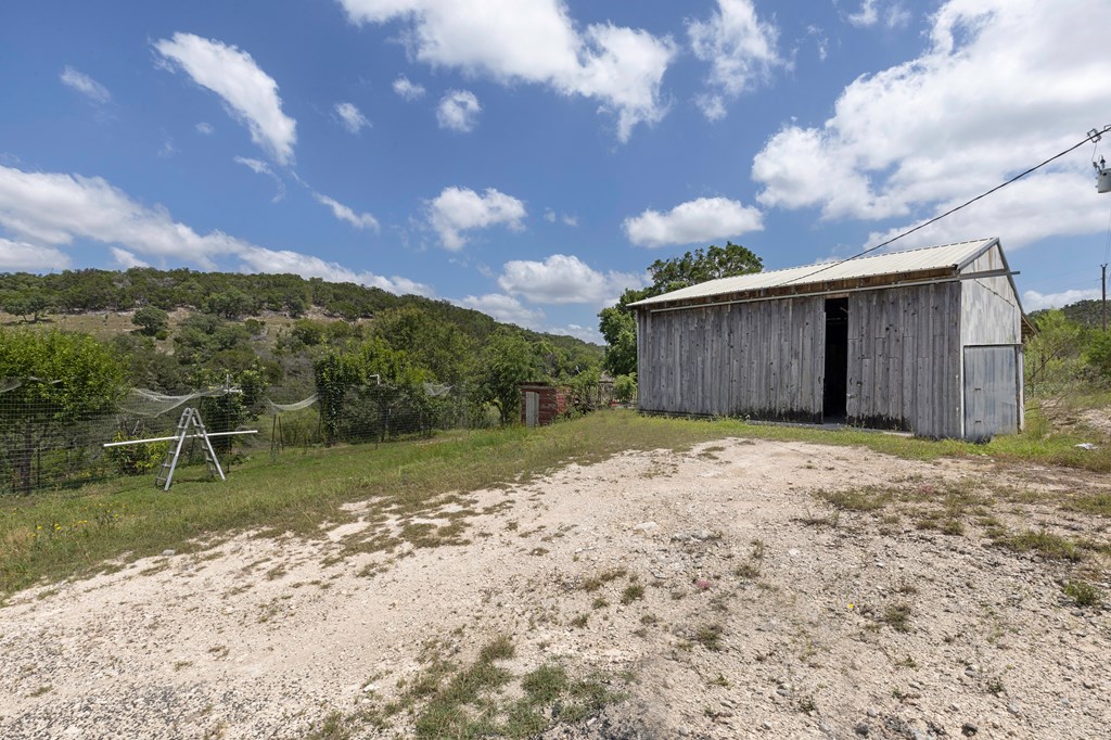main property photo 28