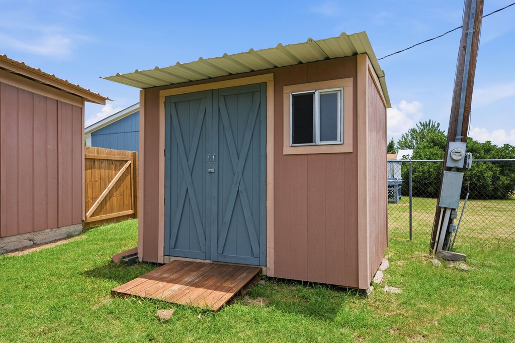 main property photo 20