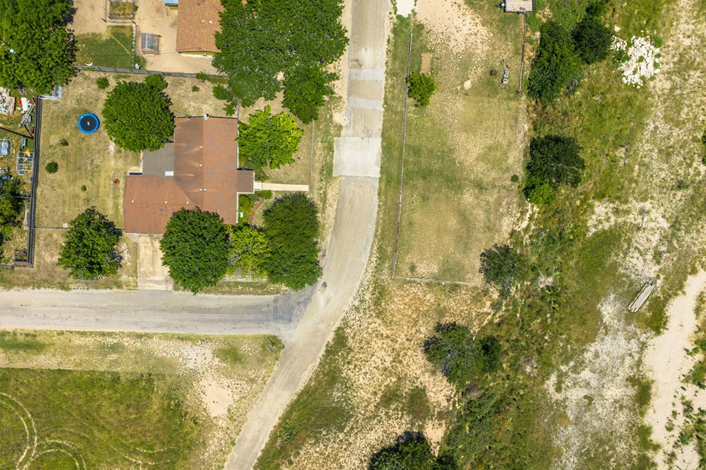 main property photo 30