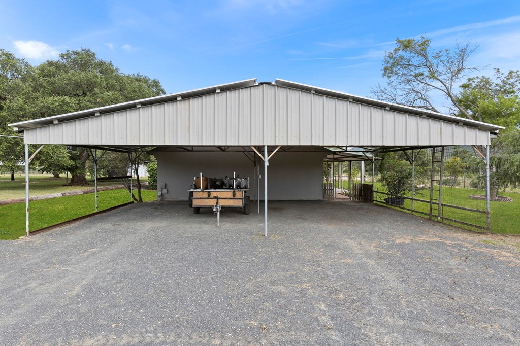 main property photo 40