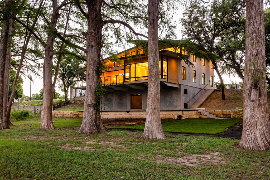 main property photo 40