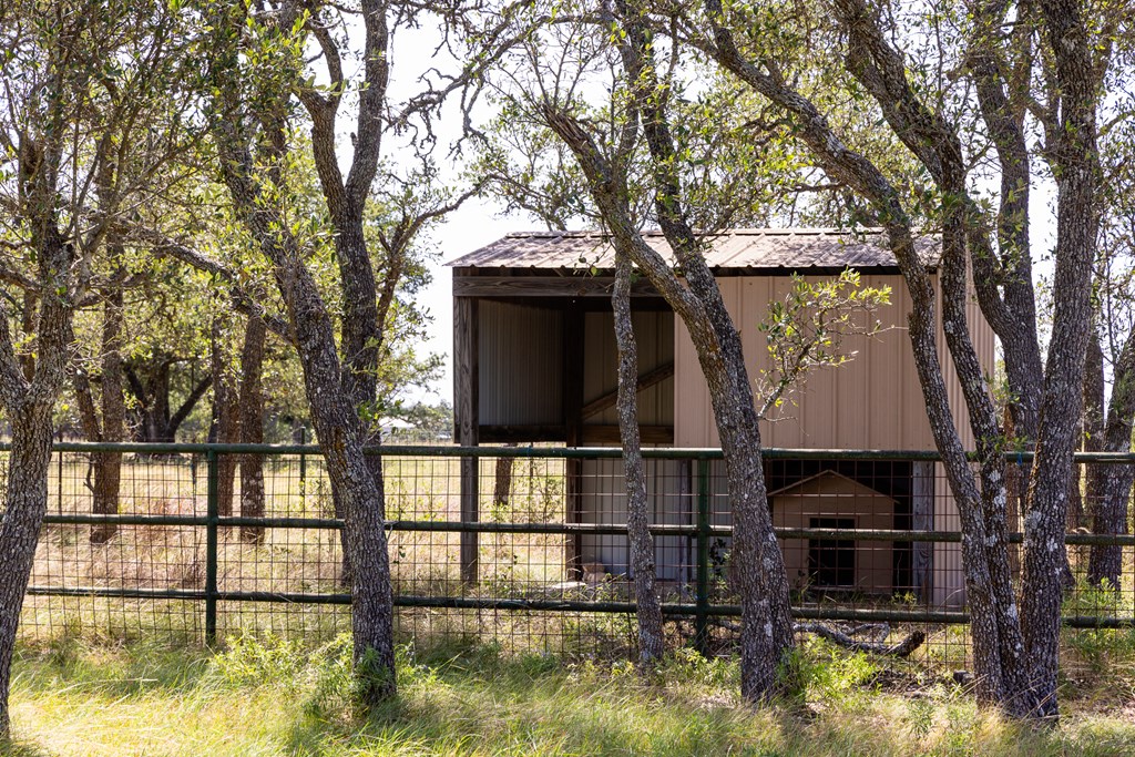 main property photo 30