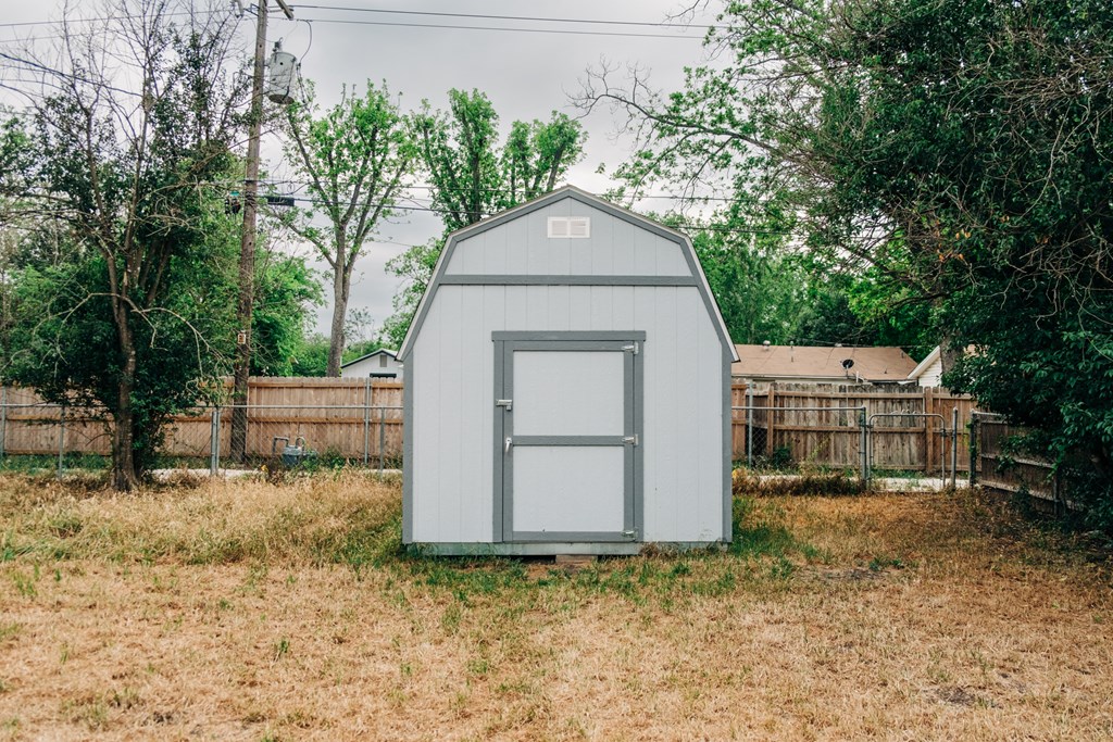 main property photo 31