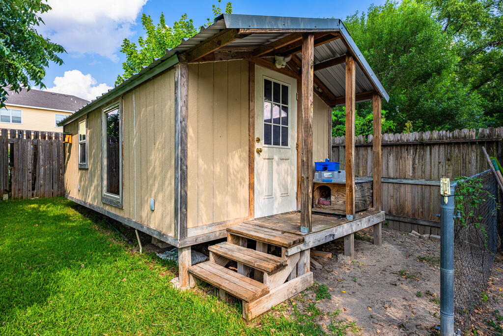 main property photo 17