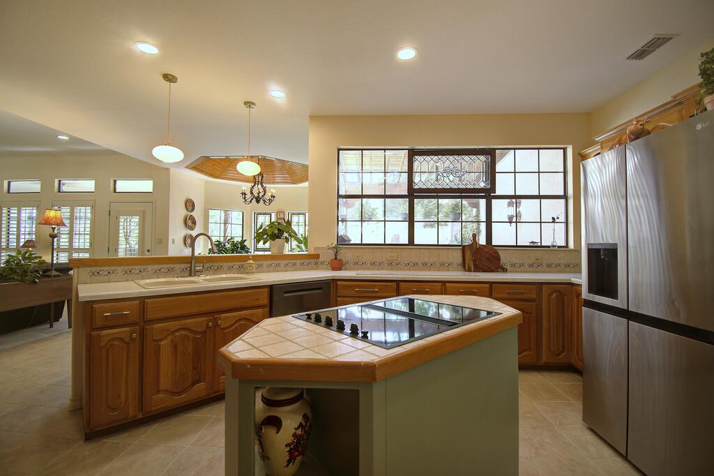 main property photo 13