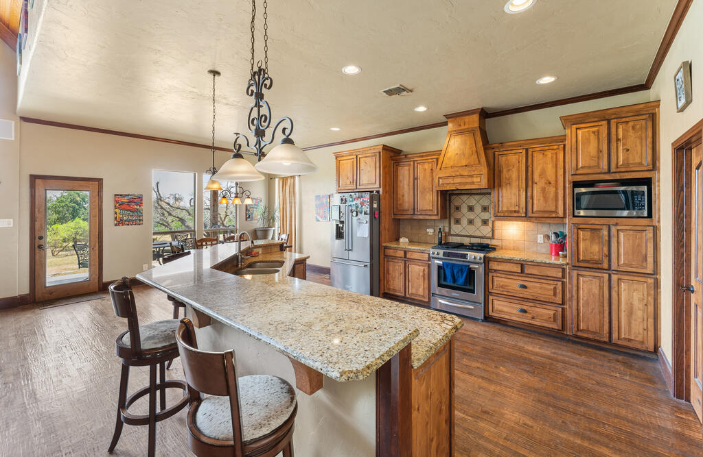 main property photo 4