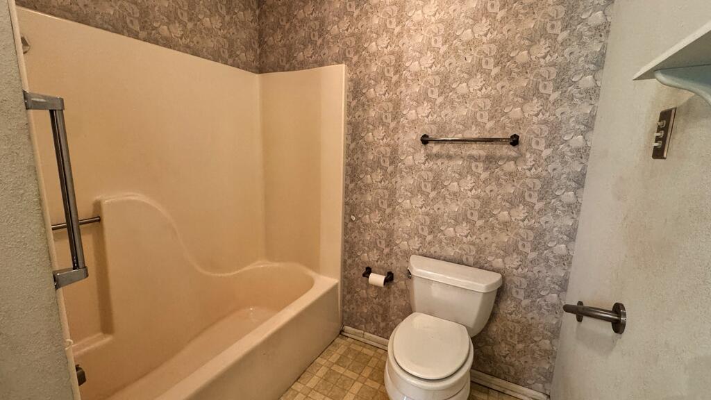 main property photo 16