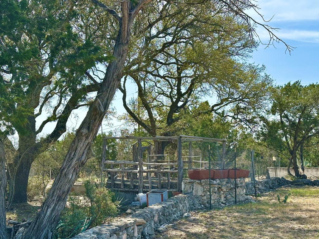 main property photo 30