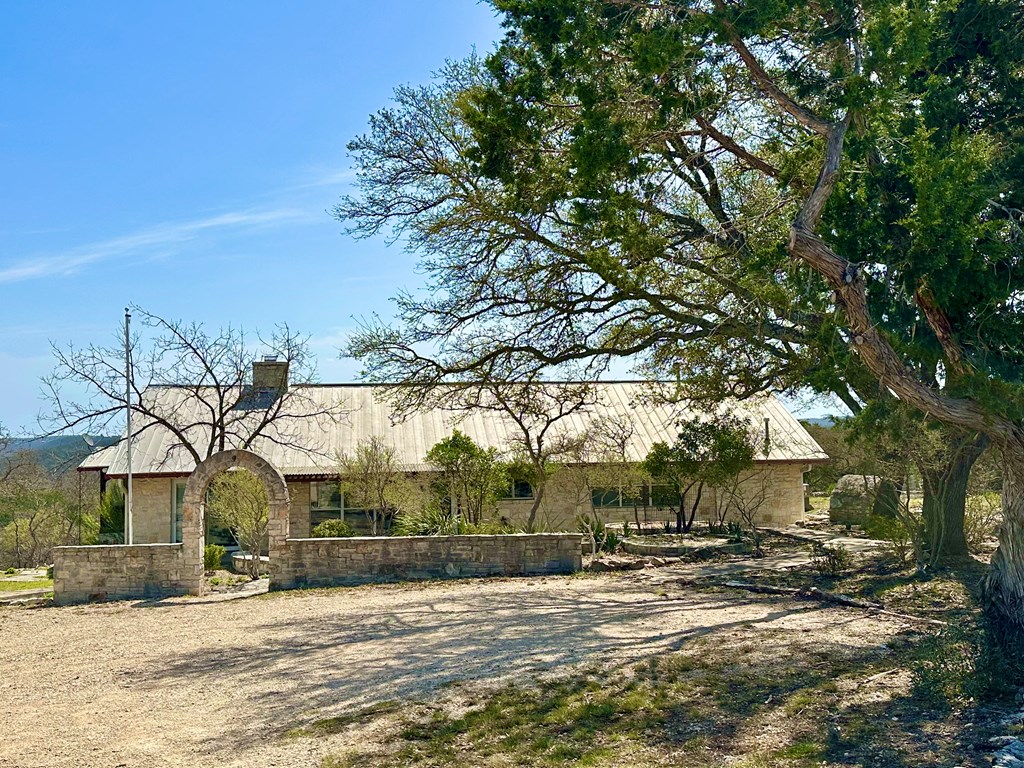 main property photo 33