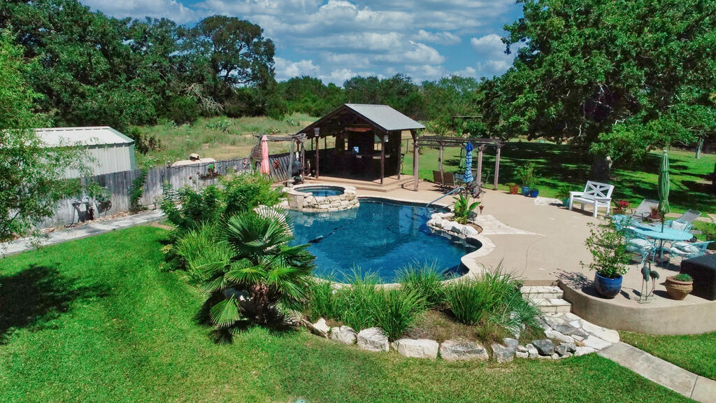 main property photo 3