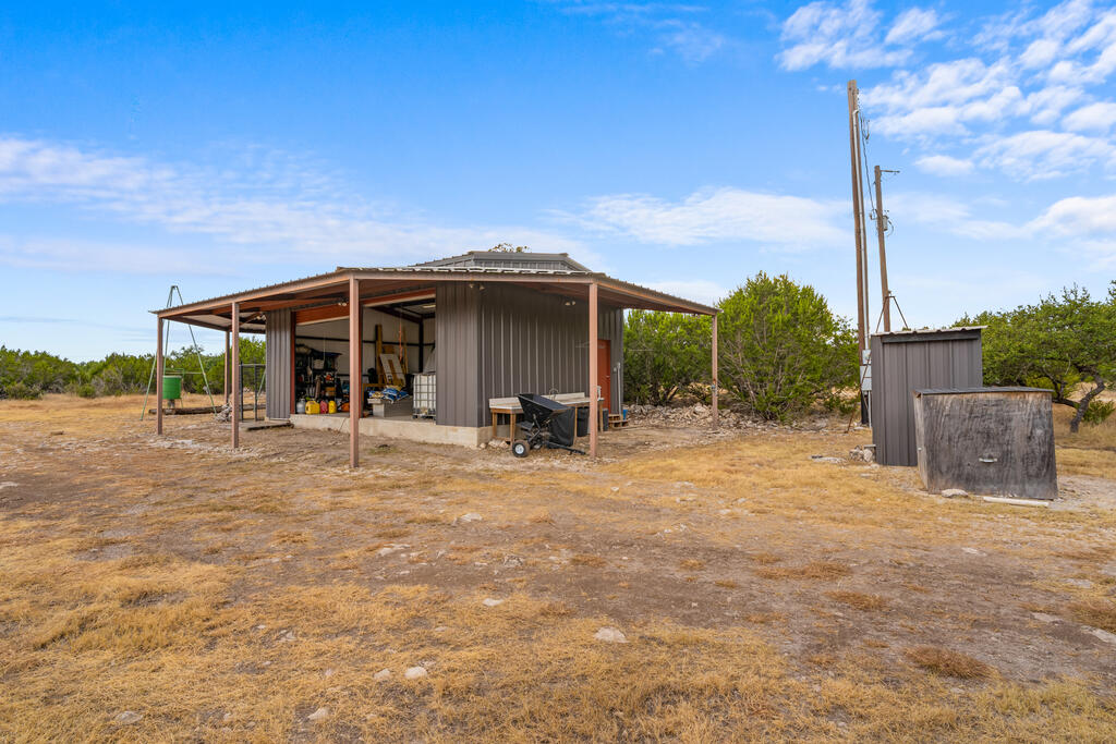 main property photo 30