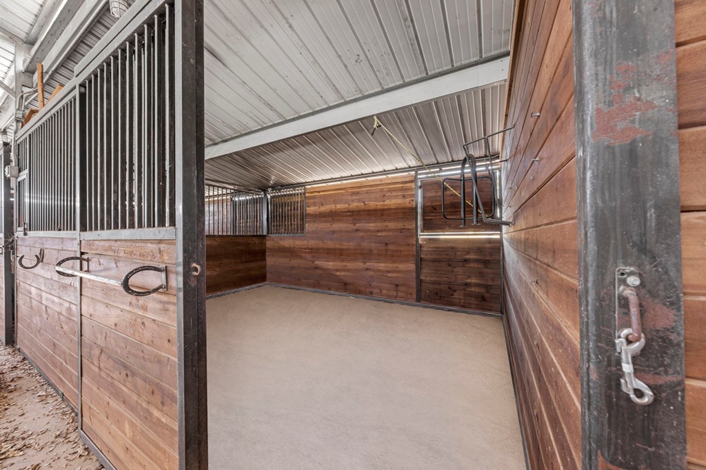 main property photo 50