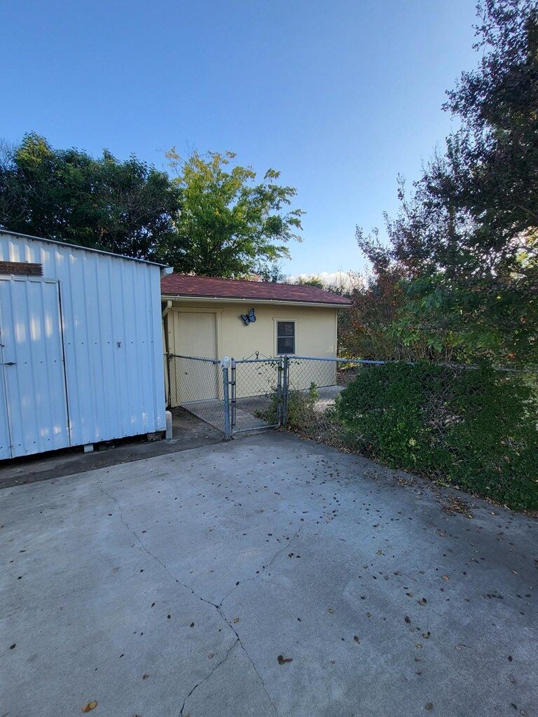 main property photo 13
