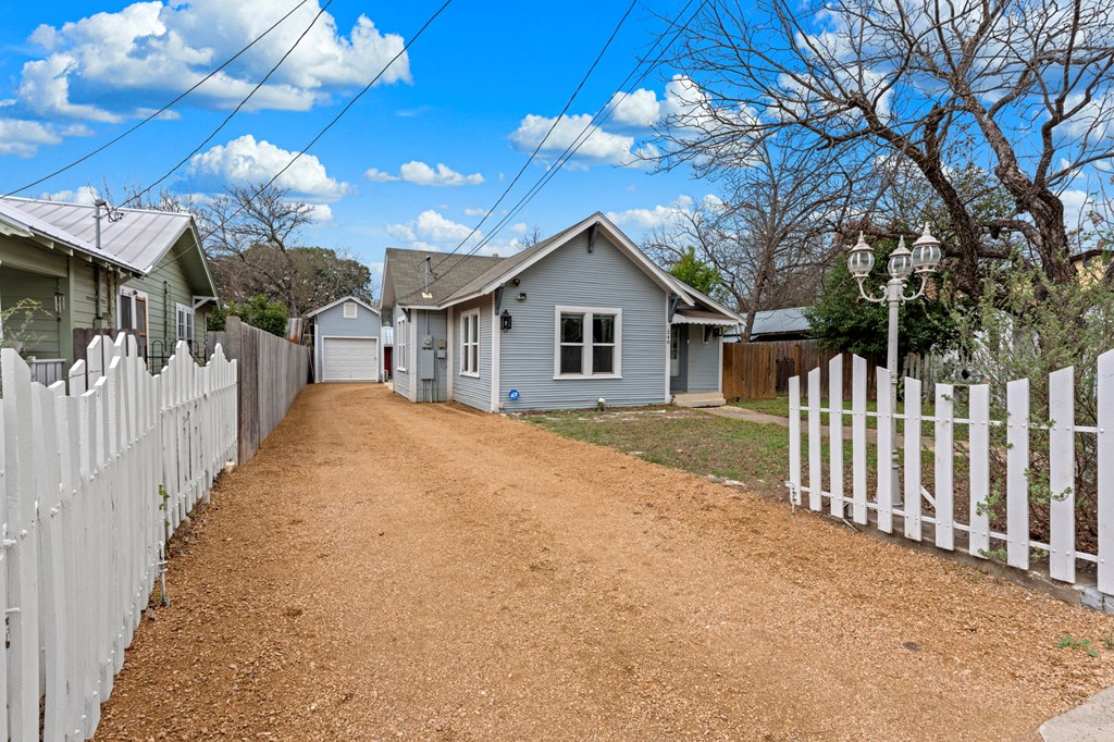 main property photo 29