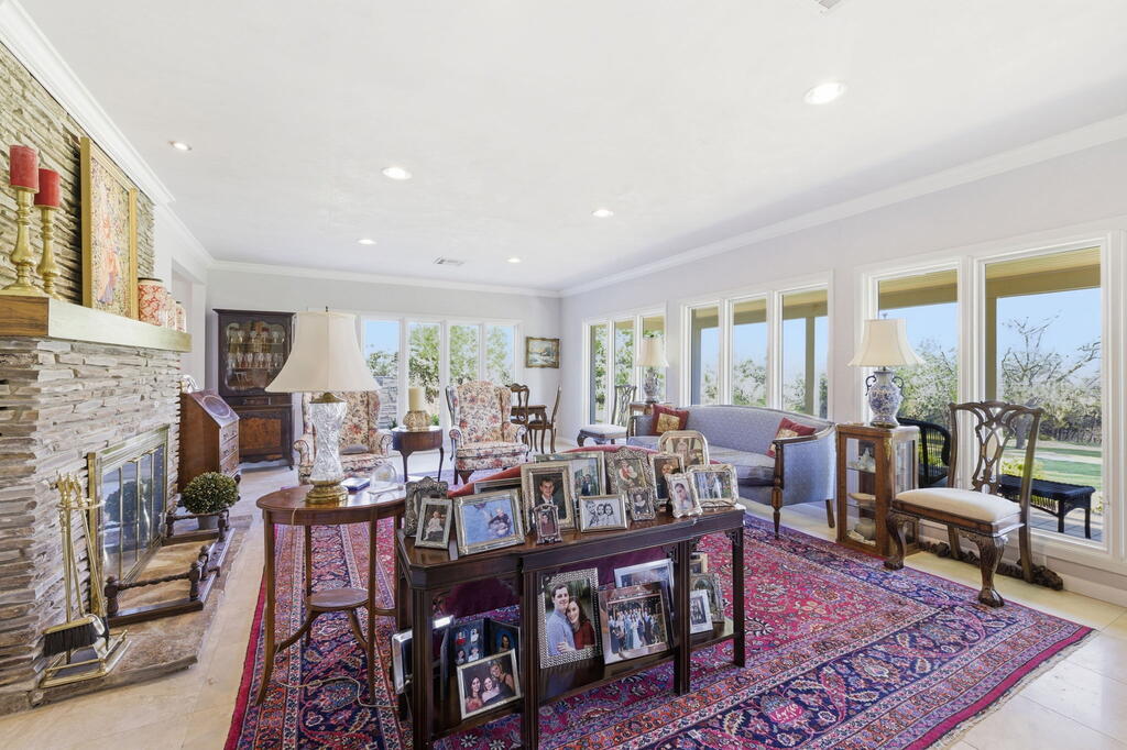 main property photo 13