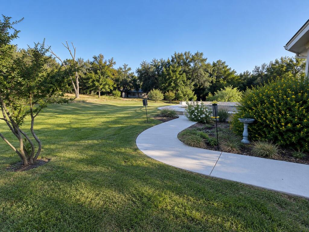 main property photo 30