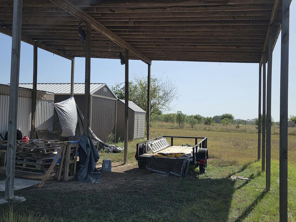main property photo 37
