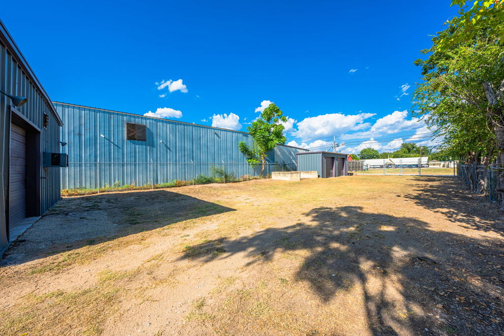 main property photo 14