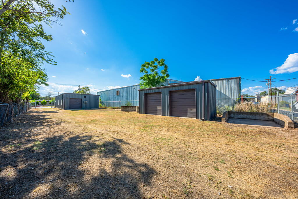 main property photo 17