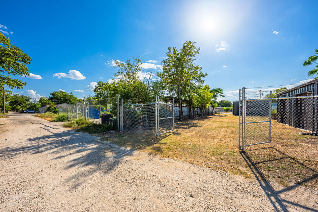 main property photo 20