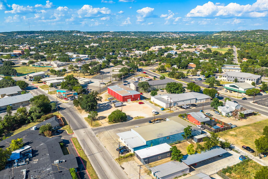 main property photo 30