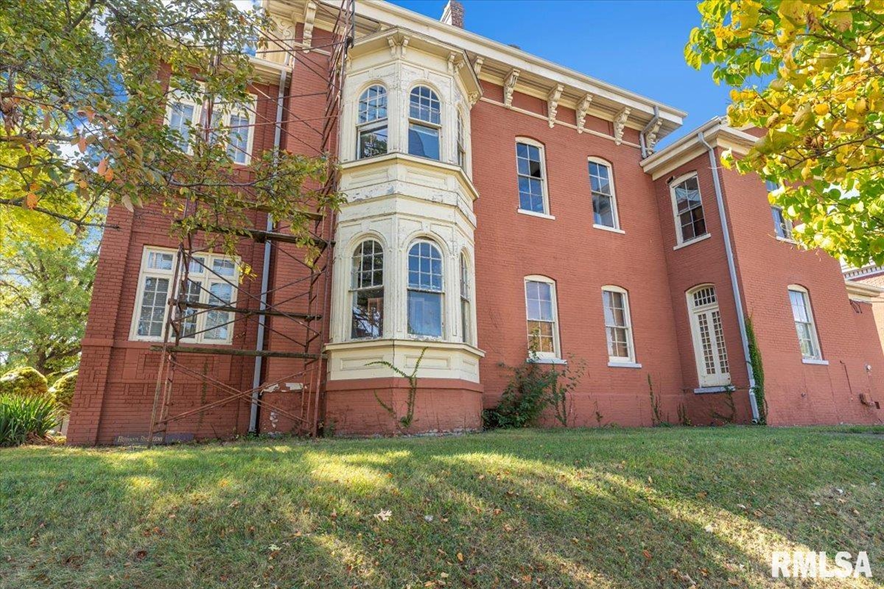 carousel property image